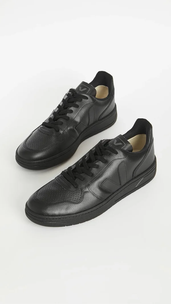Veja V-10 - Black - Black Sole - US 11 - Men