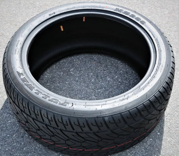 Fullway HS266 305/45R22 118V XL As A/S Performance Tire