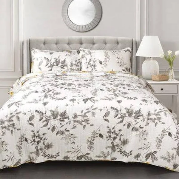 Floral Reversible Quilt Set Charlton Home Size: King Quilt + 2 Shams