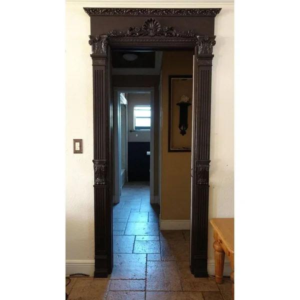 Ekena Millwork Small Floral Roman Corinthian Capital (Alder)