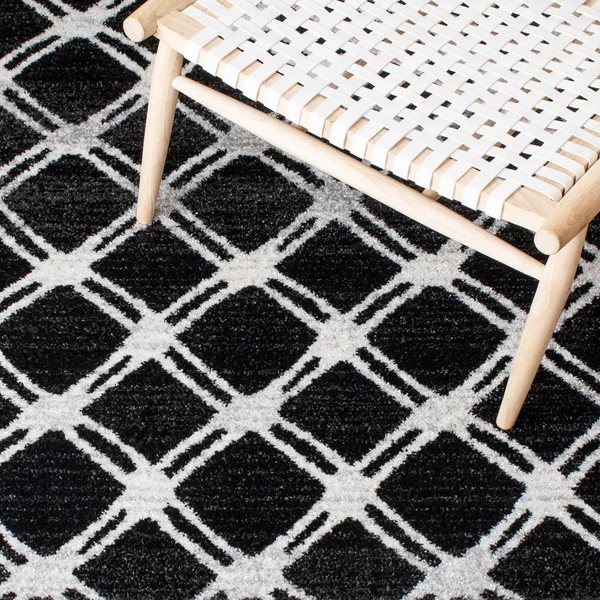4& x 6& Rectangular Area Rug - Black, Safavieh