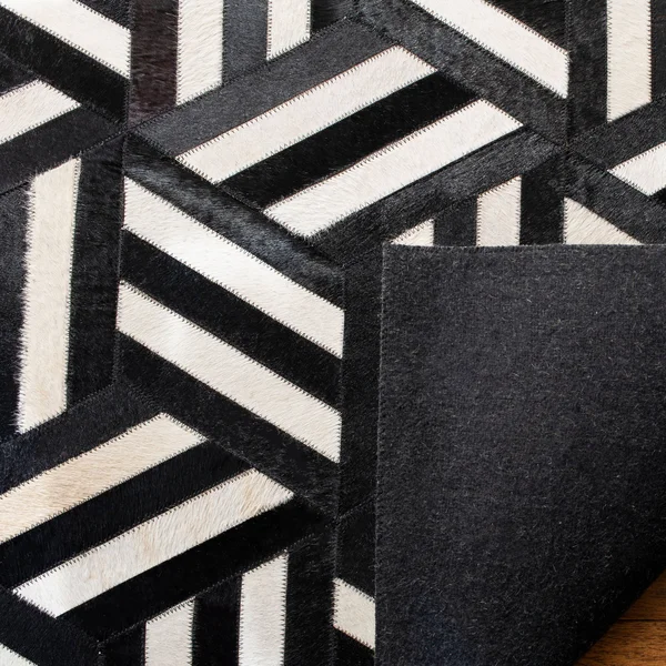 Safavieh Studio Leather STL219A Ivory - Black 5& x 8& Area Rug