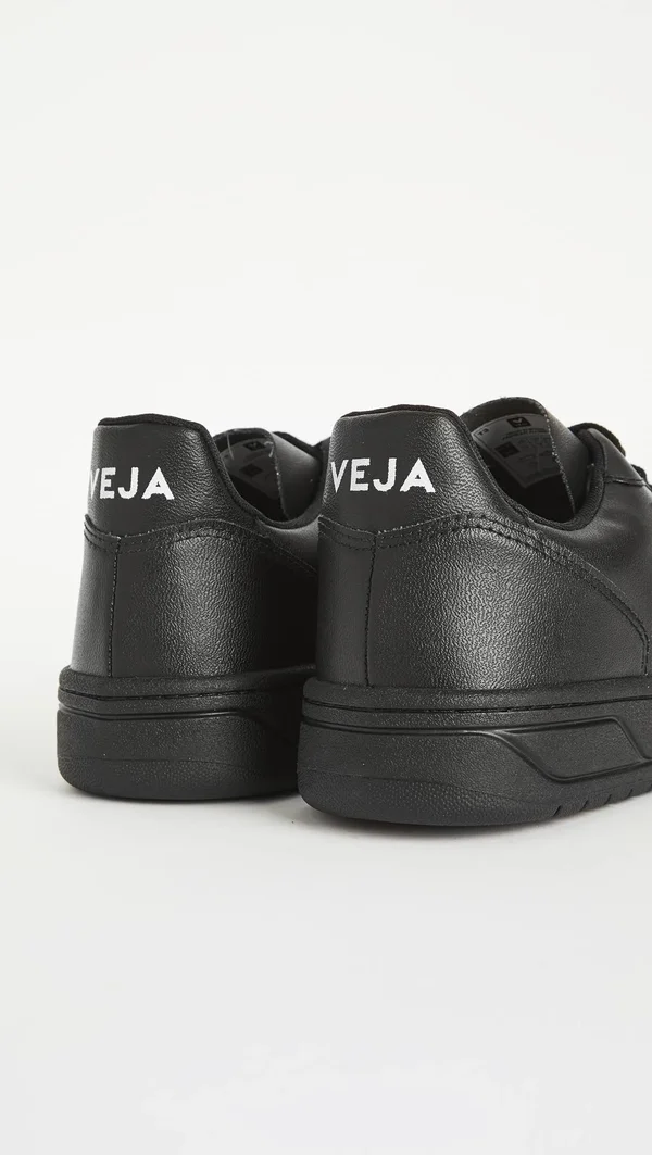Veja V-10 - Black - Black Sole - US 11 - Men