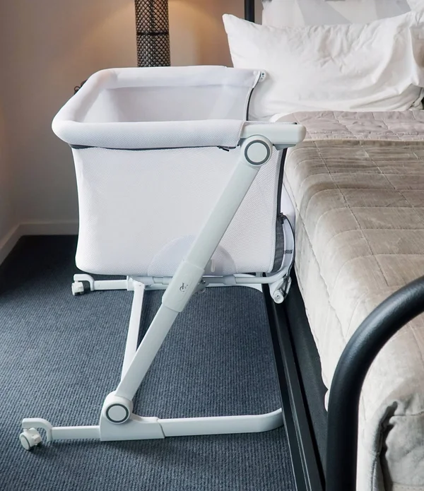 Venice Child - Sunset Dreaming Portable Bassinet Blue