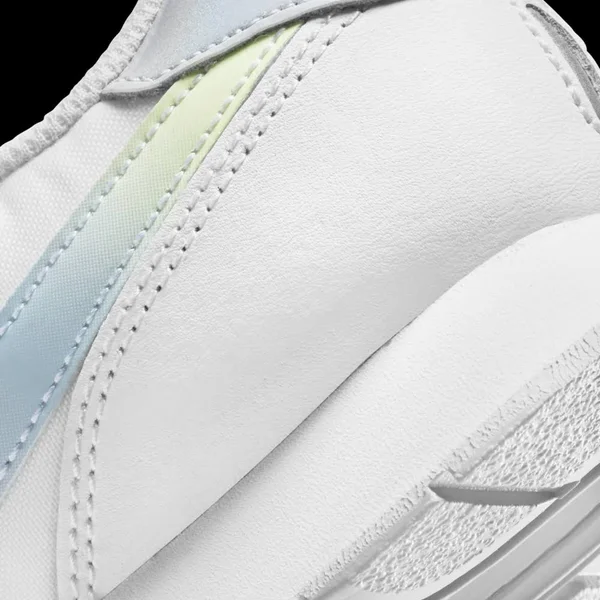 Nike MD Valiant Big Kids& Shoes (White)