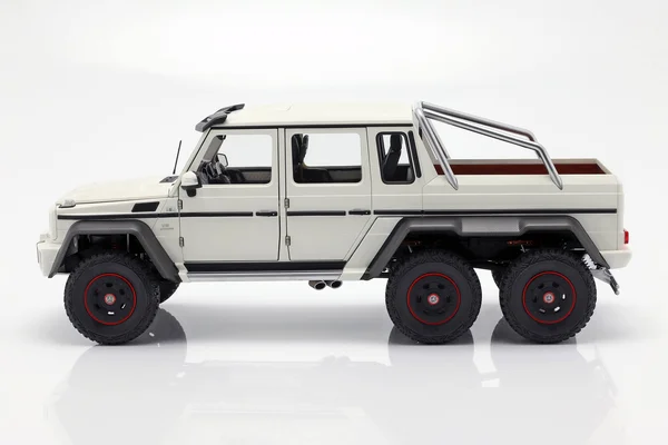 AUTOart 1/18 Mercedes-Benz G63 AMG 6x6 (Matt White)