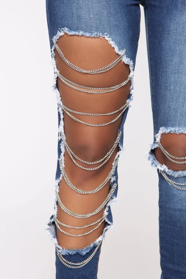Womens Chain The Channel Skinny Jeans in Dark Wash Size 0 by Fashion Nova