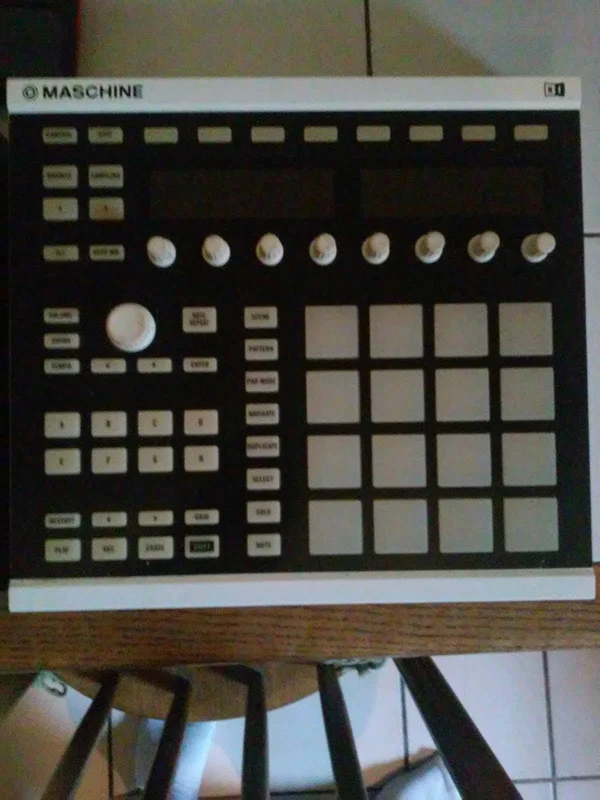 Native Instruments Maschine MK2 Groove Production Studio - Black