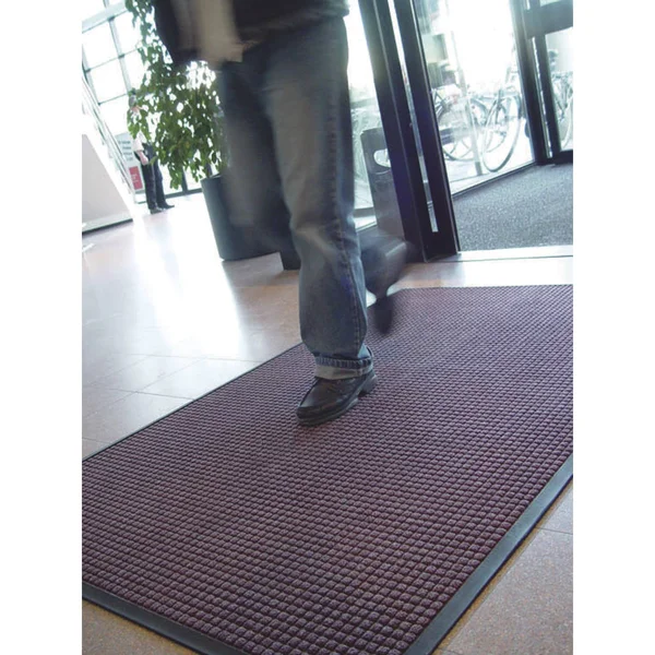 Notrax 166S0046BD Guzzler 4ft x 6ft - Burgundy Mat