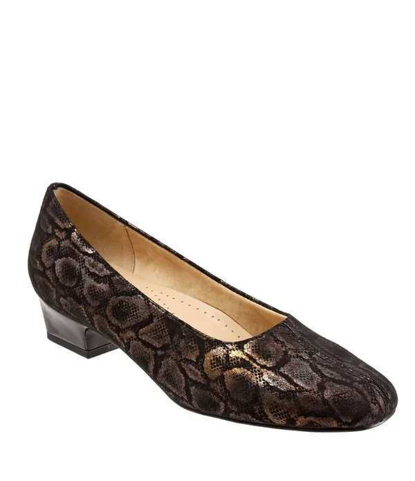 Women's Trotters &Doris& Pump, Size 7 M - Black