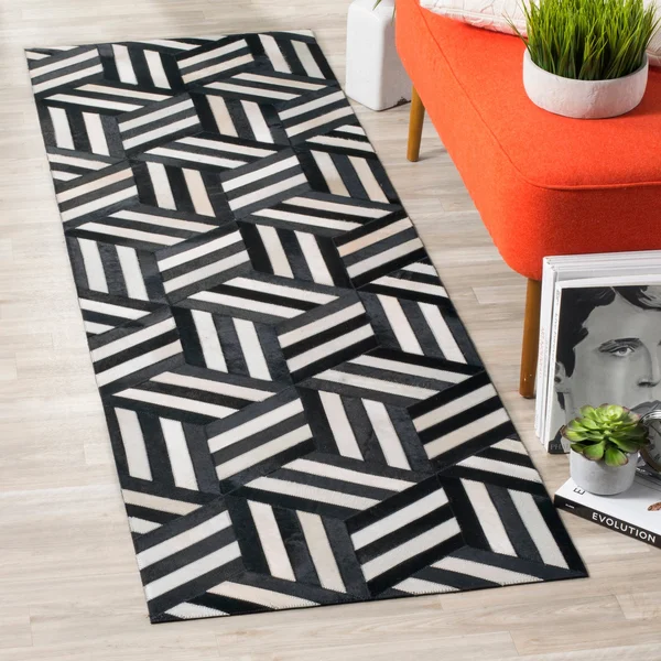 Safavieh Studio Leather STL219A Ivory - Black 5& x 8& Area Rug