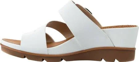 Women's Baretraps Laralee Wedge Sandal - White - Size 9