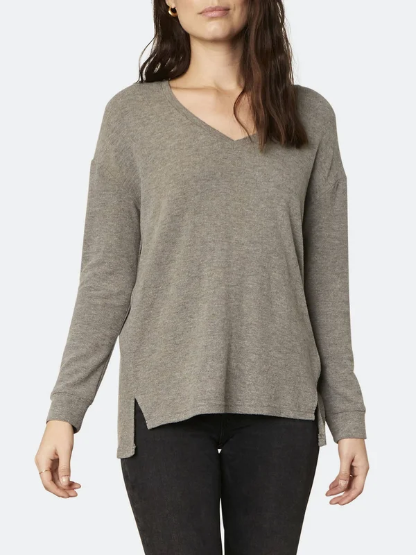 Cupcakes and Cashmere Gazella Ultra Soft V-Neck Sweater Women's : MD
