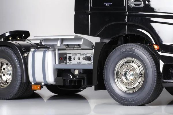 Tamiya 1/14 Mercedes-Benz Actros 3363 6x4 Gigaspace