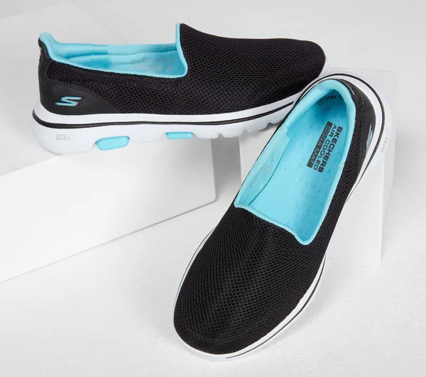 Skechers Women's GOwalk 5 Fantasy Walking Shoe Black/Turquoise 9