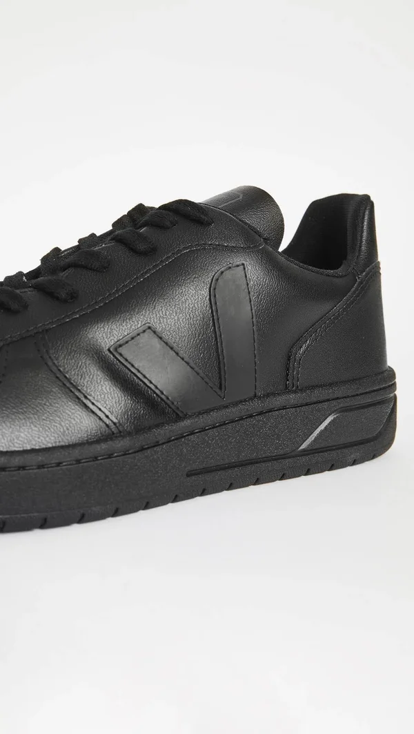 Veja V-10 - Black - Black Sole - US 11 - Men