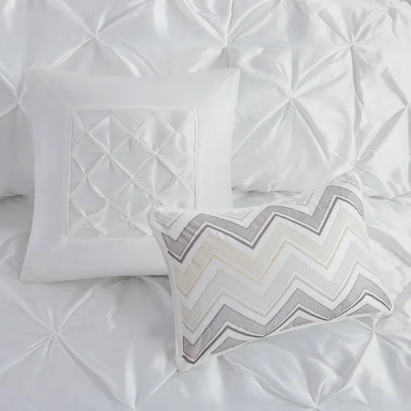 Madison Park - Laurel 7 Piece Tufted Comforter Set - White - King