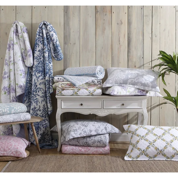 Laura Ashley Coral Coast Quilt Set Twin
