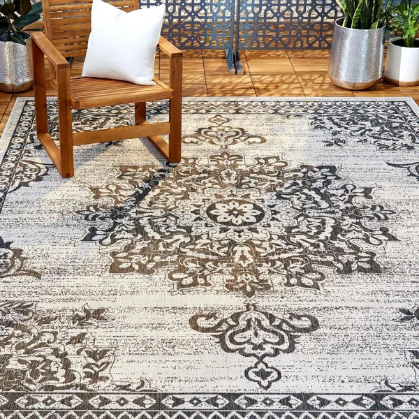 Nicole Miller Patio Country Azalea Indoor/Outdoor Area Rug Black