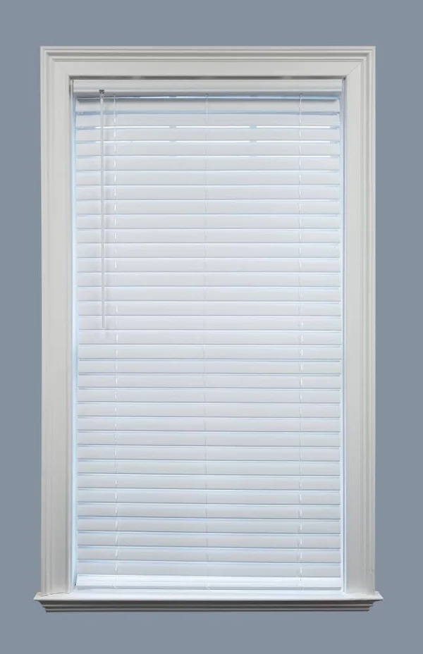 Project Source Premium 2-in Slat Width 26.5-in x 64-in Cordless White Vinyl Room Darkening Plantation Blinds, LWQKWTWT260640