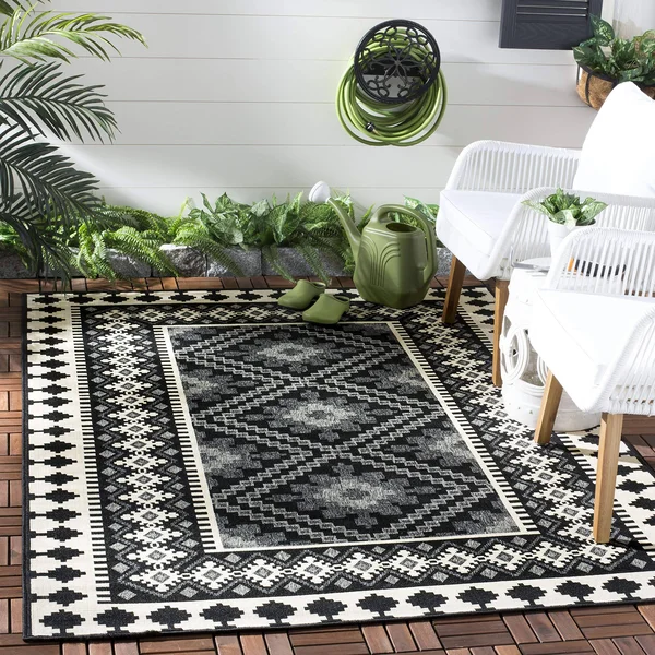 Safavieh Veranda Eyvor Indoor/ Outdoor Rug (5&3x22 x 5&3x22 Square - Black/Creme)