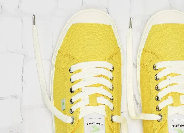 Cariuma Oca Low Yellow Canvas Sneaker Men - Yellow