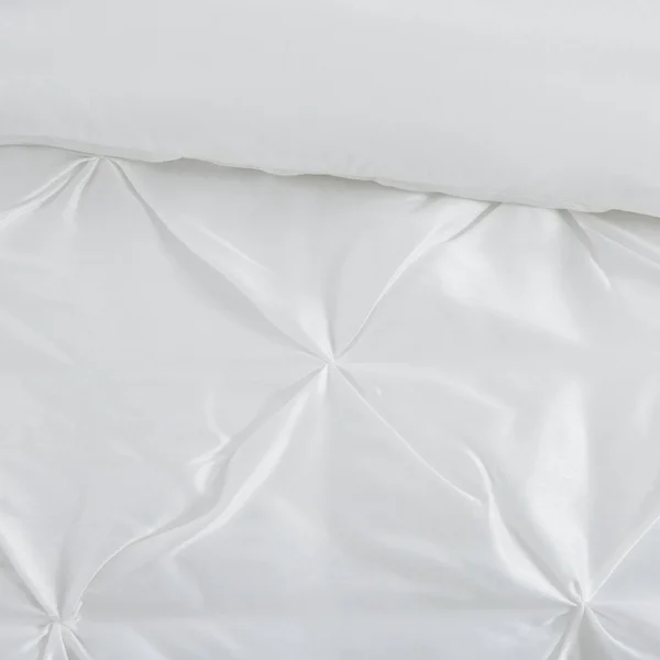 Madison Park - Laurel 7 Piece Tufted Comforter Set - White - King