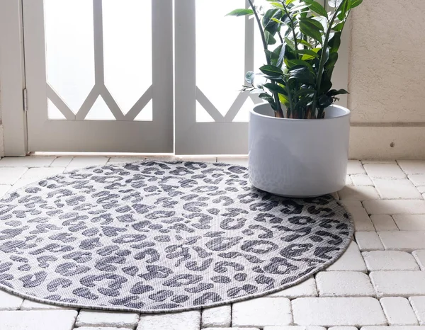 Outdoor Safari Light Gray 8 ft Round Area Rug Indoor Outdoor Rug