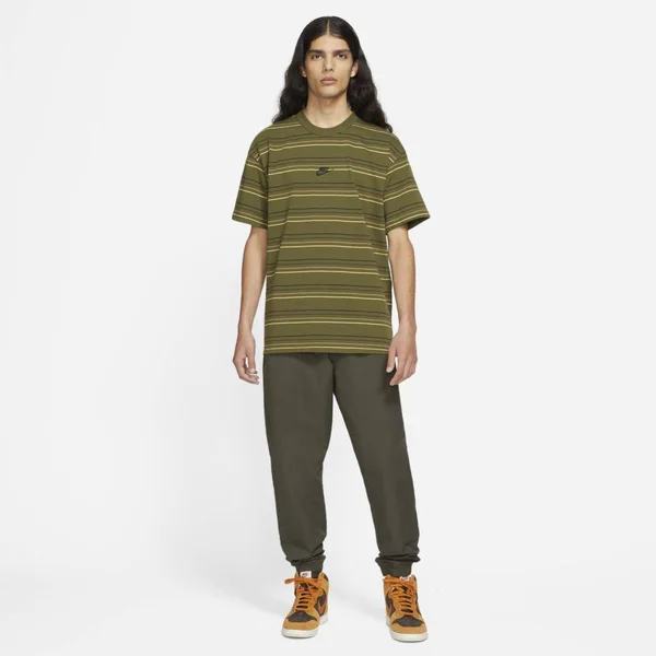 Nike Sportswear Premium Essentials Men's T-Shirt in Green, Size: Xs, DB6531-326