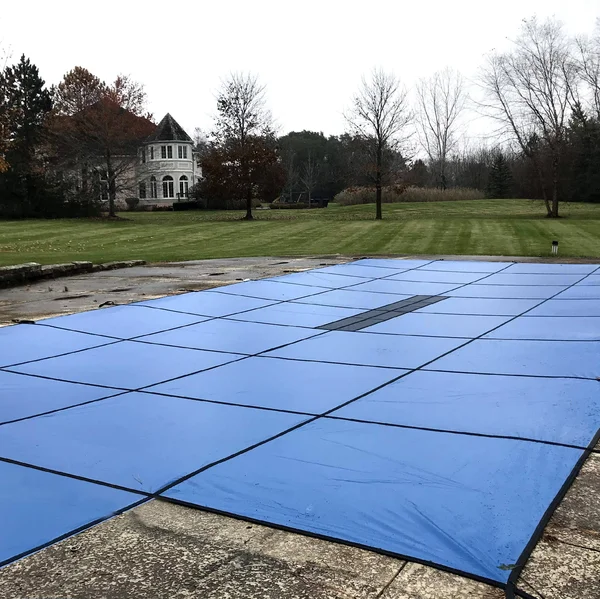 Water Warden 20& x 40& Pool Safety Cover with Center Step (Blue)