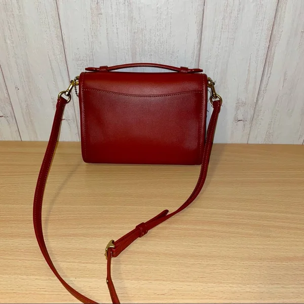 Coach Glovetanned Leather Kip Turnlock Crossbody B4/Red Sand One Size
