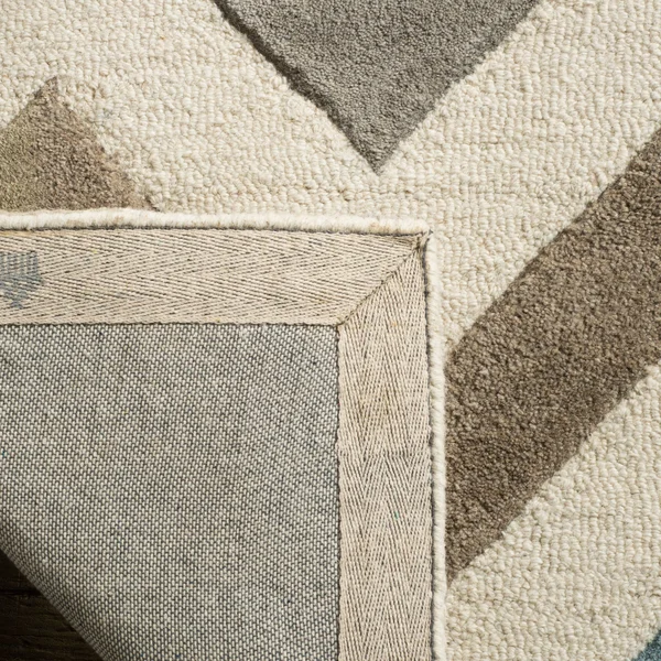 Safavieh Cambridge Ivory & Multi-Color 6& x 9& Rug
