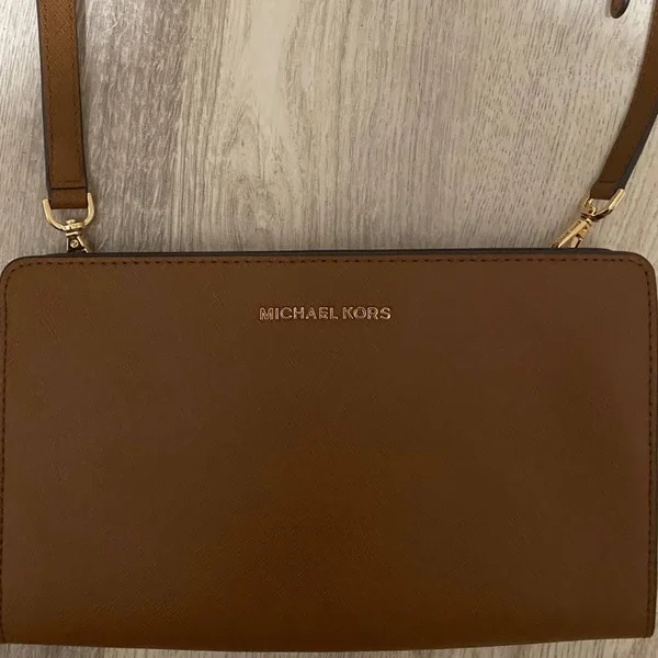 Michael Michael Kors Jet Set Travel Crossbody Clutch Luggage