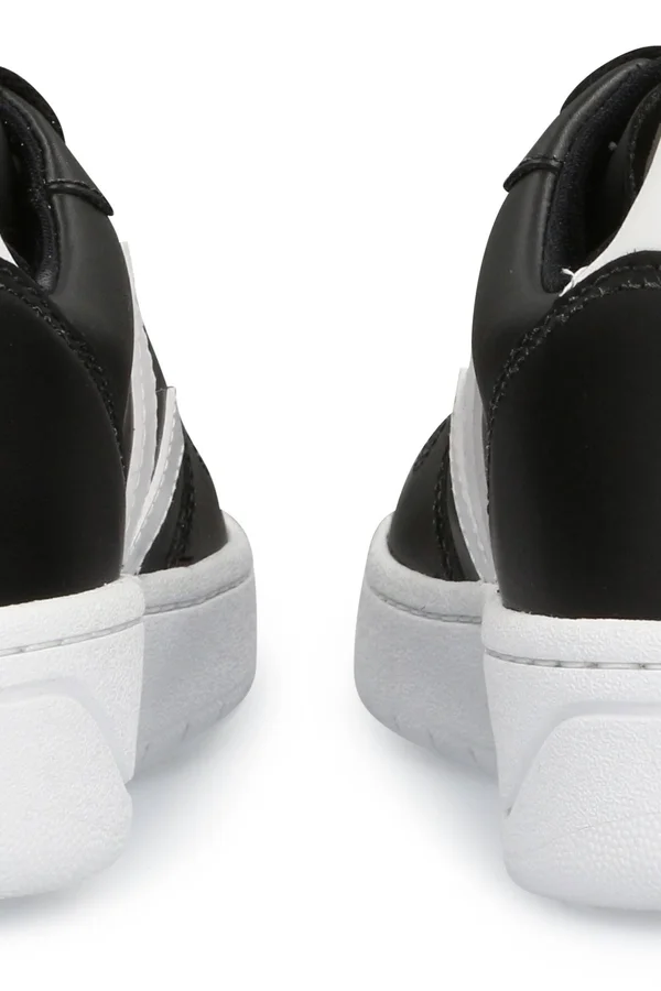 Veja V-10 Leather - Black